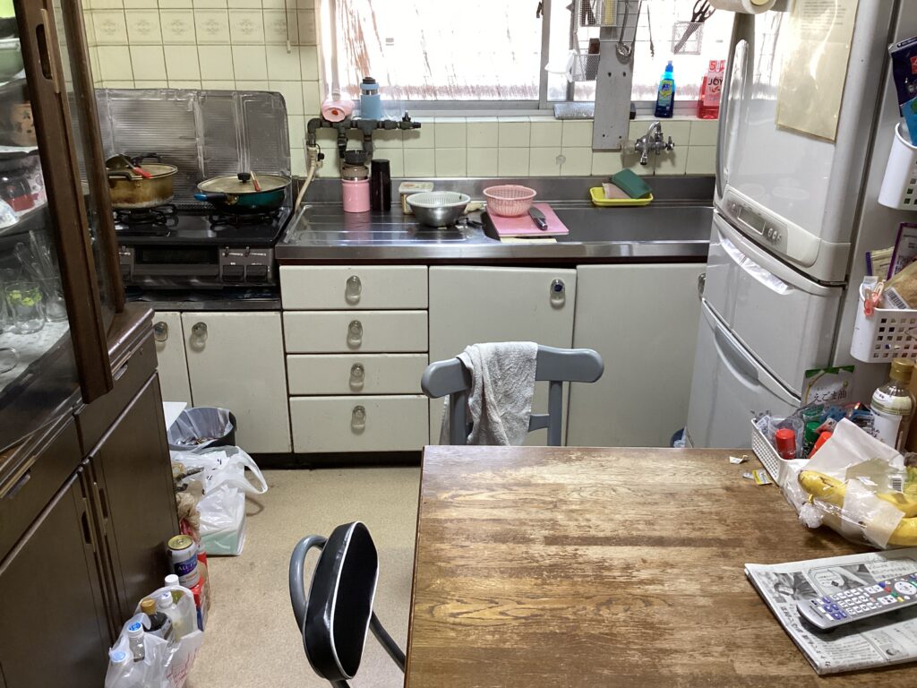 八尾市フルリフォーム施工前写真キッチン